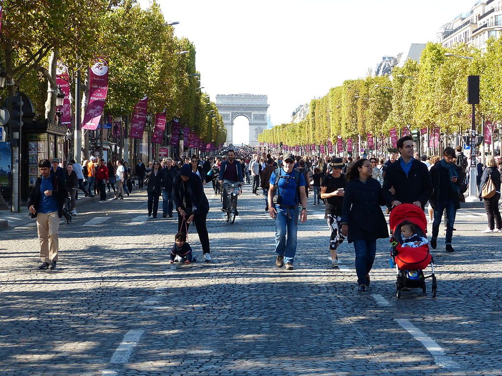 Car-Free Champs-Élysées Green and Sustainable